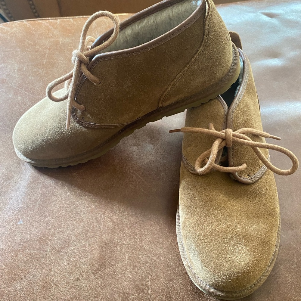 UGG Maksim Chukka Sheepskin lined Boots. Size men’s 8 (EU 41).